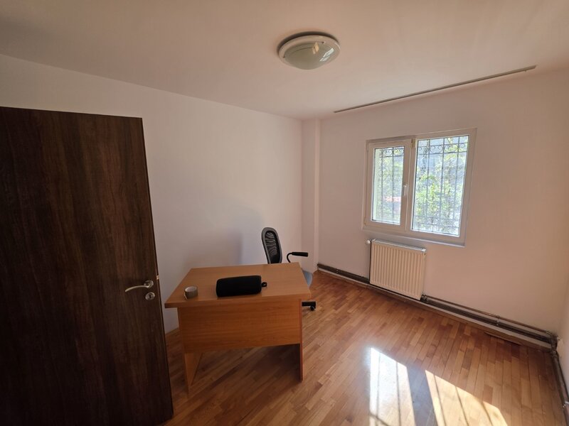 Titan, 10 minute metrou, chiar la parcul Titanii,  Burdujeni, centrala