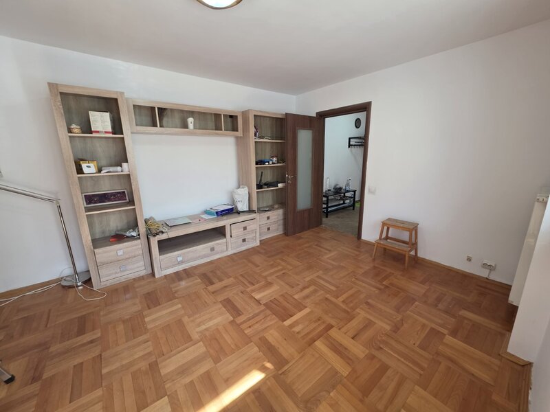 Titan, 10 minute metrou, chiar la parcul Titanii,  Burdujeni, centrala